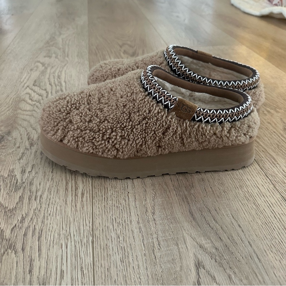 UGG® Tazz Maxi Curly Genuine Shearling Platform Slipper Sz 11 - Picture 2 of 7